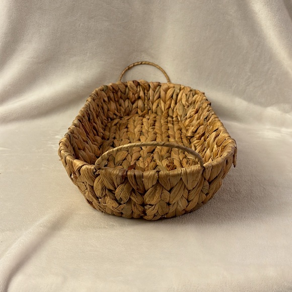 Woven Basket with handles - Picture 2 of 8